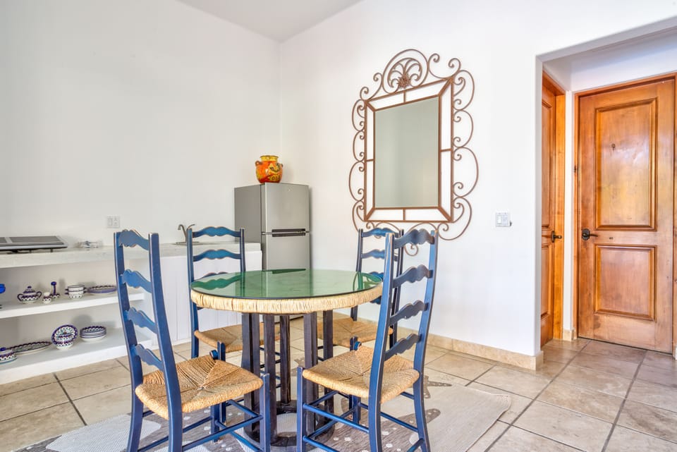 Kitchenette with dining table