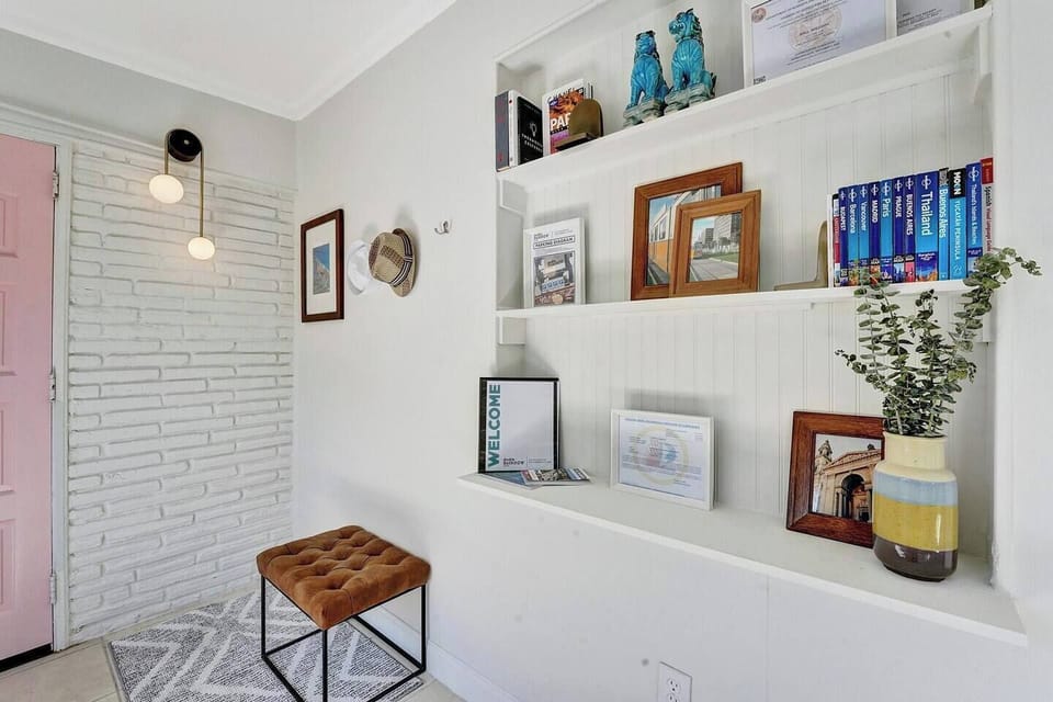 Charming decorative outdoor feature and entry at Double Rainbow Suites, luxury Fort Lauderdale vacation rental.

@doublerainbowsuites #doublerainbowsuites