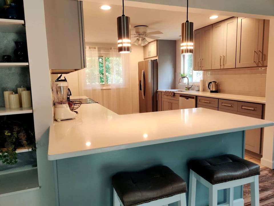Overhanging kitchen counter, perfect for a glass of wine