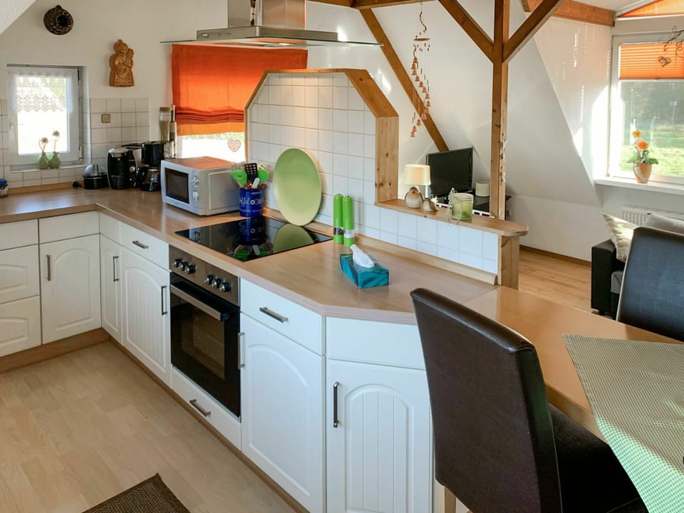 Cabinetry, Countertop, Kitchen Sink, Furniture, Property, Sink, Building, Tap, Kitchen Stove, Wood