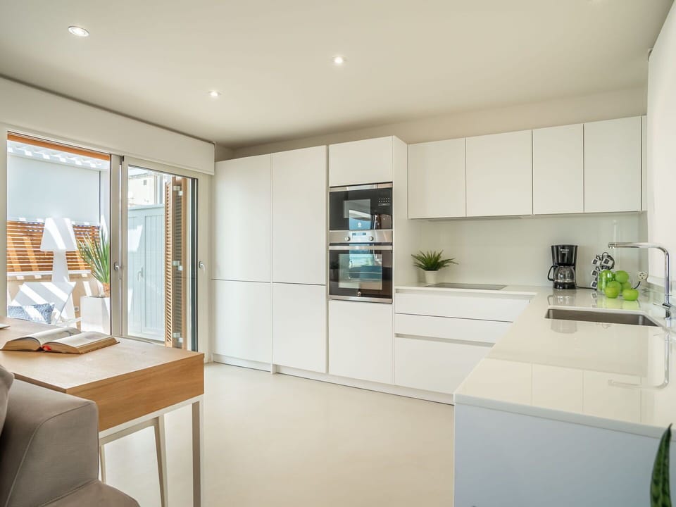 Cabinetry, Plant, Houseplant, Interior Design, Building, Floor, Material Property, Table, Real Estate, Wood