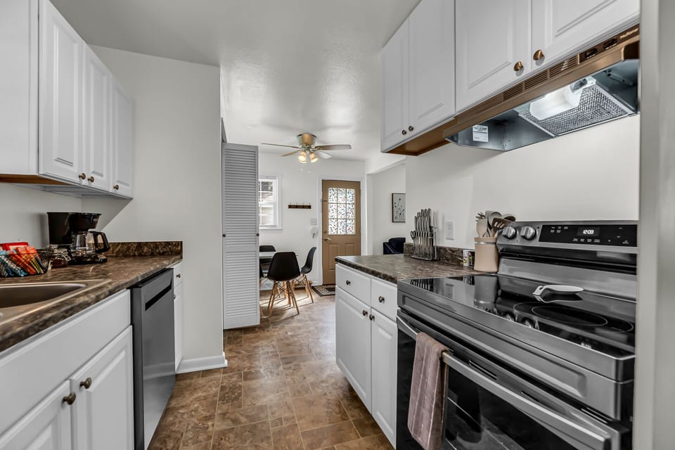Kitchen | Eat-In Kitchen
