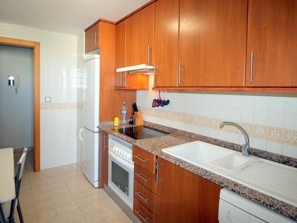 Cabinetry, Countertop, Kitchen Sink, Furniture, Property, Sink, Tap, Building, Wood, Kitchen
