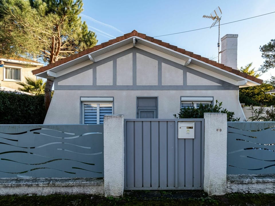 Sky, Property, Plant, Building, Window, Tree, House, Door, Wood, Grass