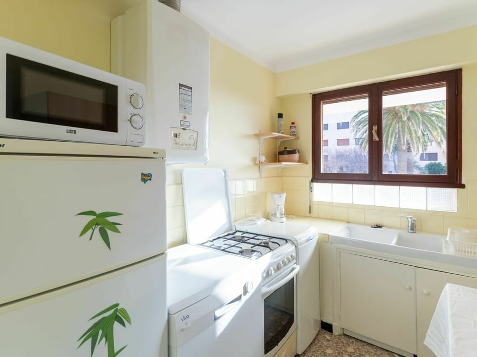 Cabinetry, Property, Countertop, Sink, White, Kitchen, Kitchen Appliance, Kitchen Sink, Kitchen Stove, Window