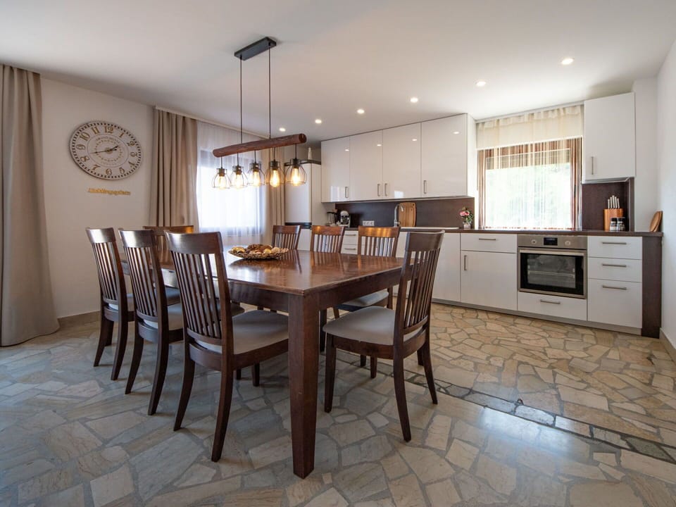 Table, Property, Furniture, Wood, Countertop, Lighting, Chair, Cabinetry, Flooring, House