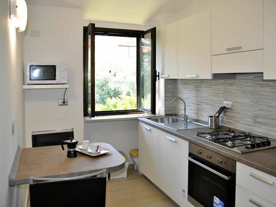 Kitchen Sink, Property, Cabinetry, Sink, Countertop, Tap, Window, Kitchen, Kitchen Stove, Building