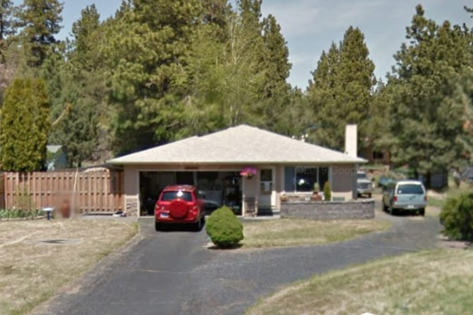 Beautiful 3 bed / 2 bath on .38 acres mature trees, & wildlife. Tranquil.