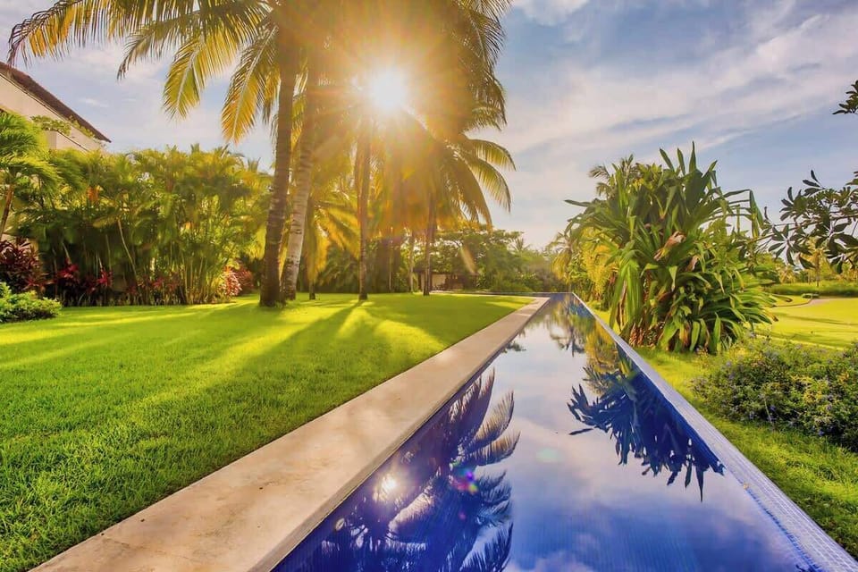 Enjoy the pool with maginificent nature around