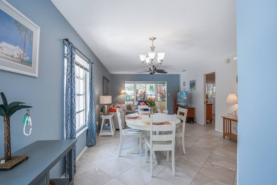 View from the entryway into the dining area off the kitchen.
