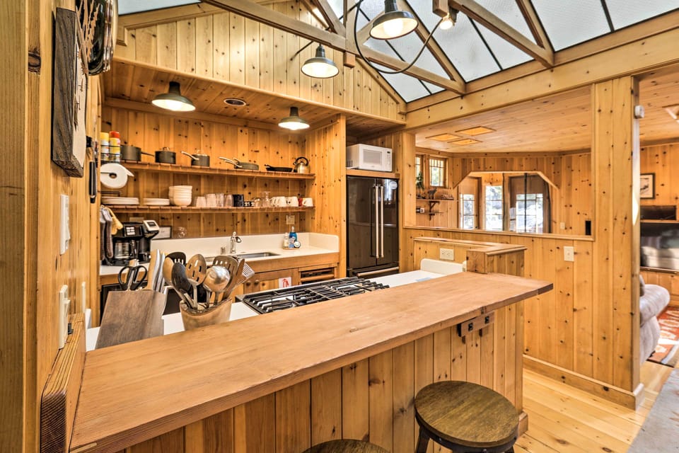 Kitchen | Main Level