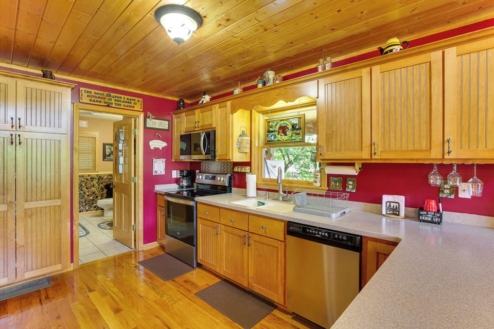 Kitchen | Main Floor