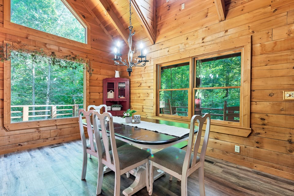 Sweet Retreat Dining for 8