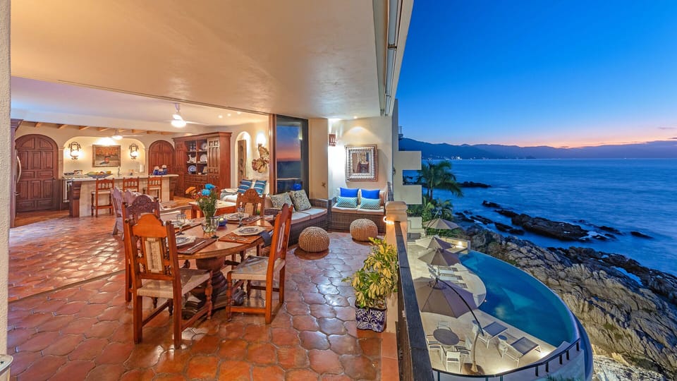 Beautiful Villas Las Brisas 3 GLOWS at night!