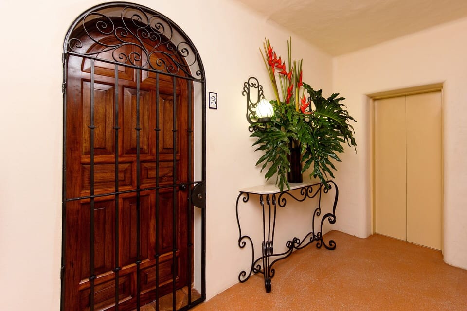 Bienvenido! Villas Las Brisas 3, with elevator access. 