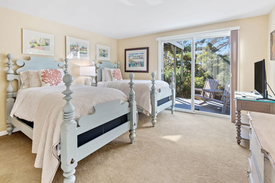 Guest bedroom 2 twin beds - Twin Bedroom