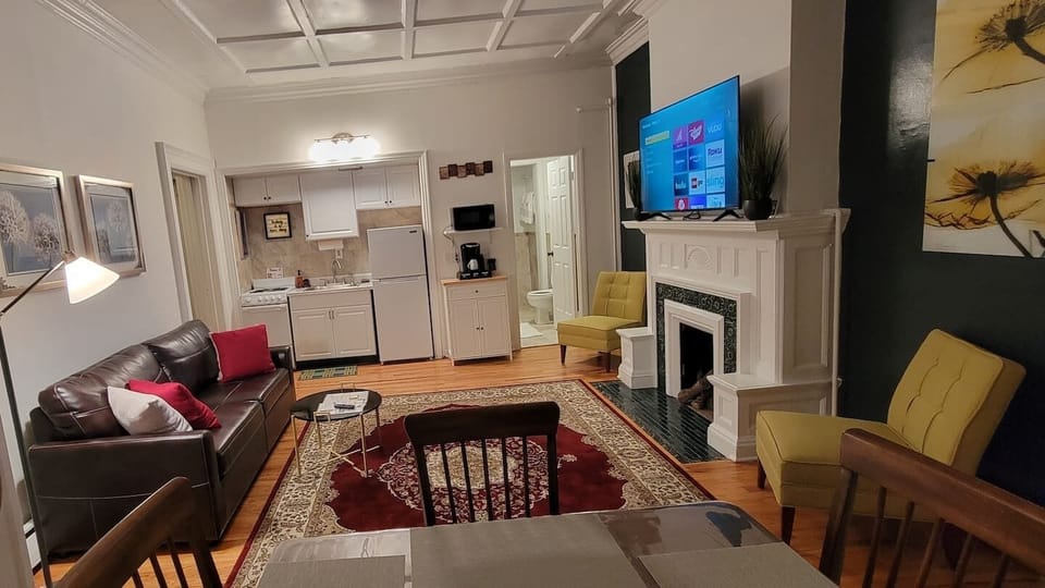 Large living space to entertain and enjoy!