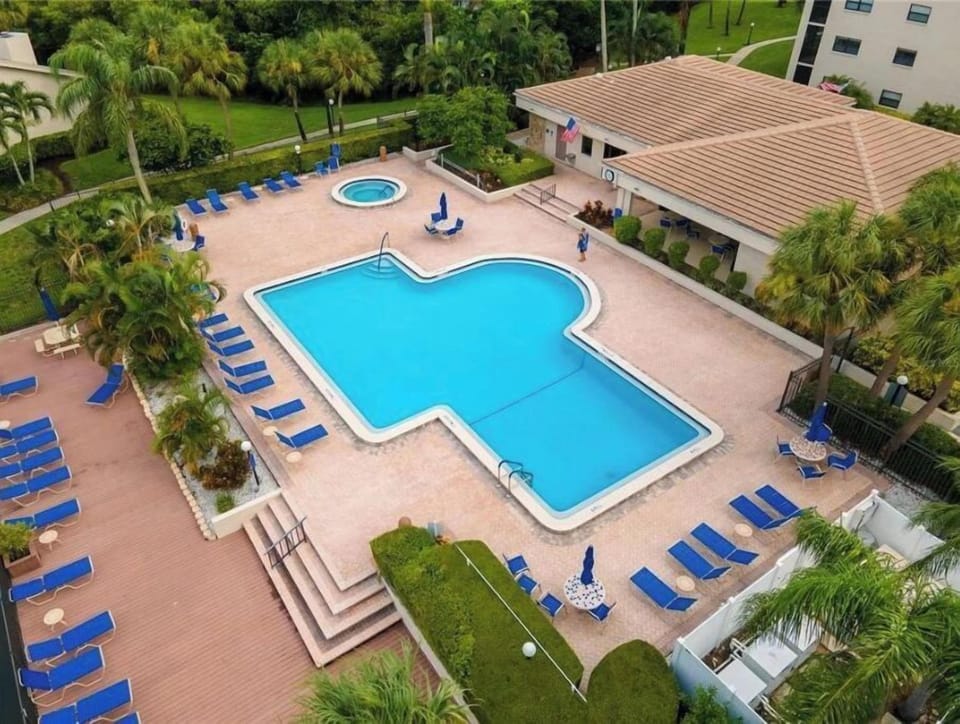 Heated Pool and Spa right next door!