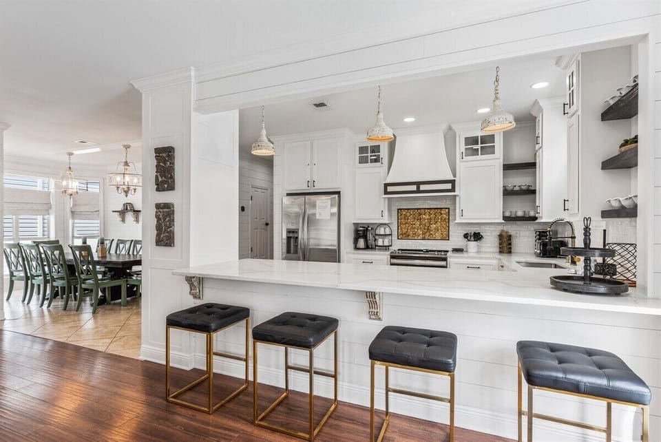 Kitchen Bar Area