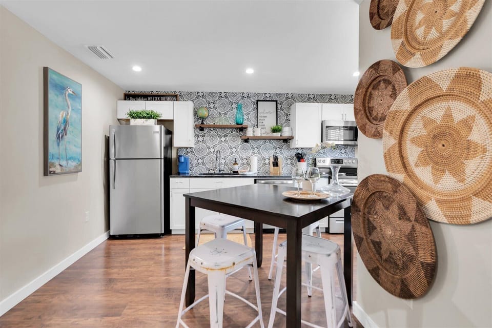 KITCHEN DINING