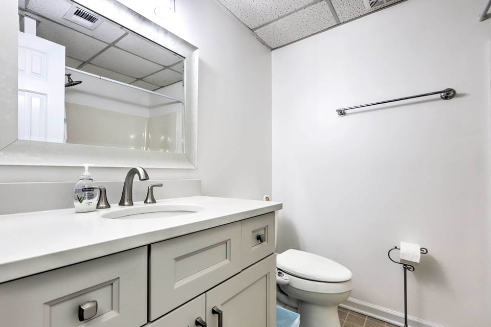 Full Bathroom | 1st Floor