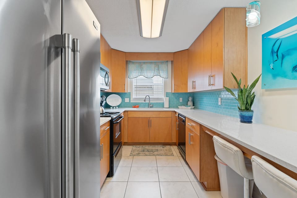 Full kitchen with all the appliances and utensils you need!