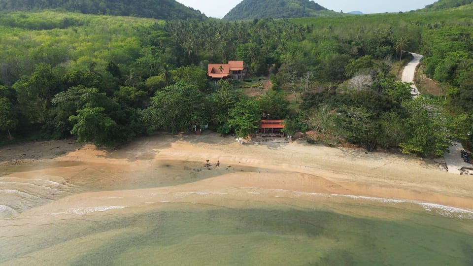 Piman Pu in its beach front jungle setting