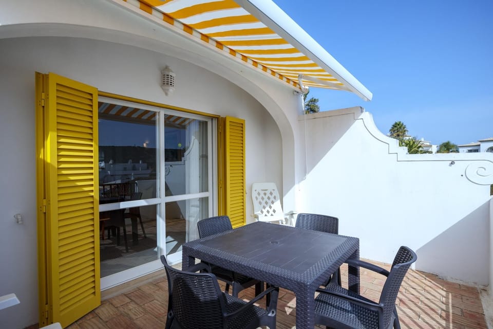 Terrace Dinning Area 