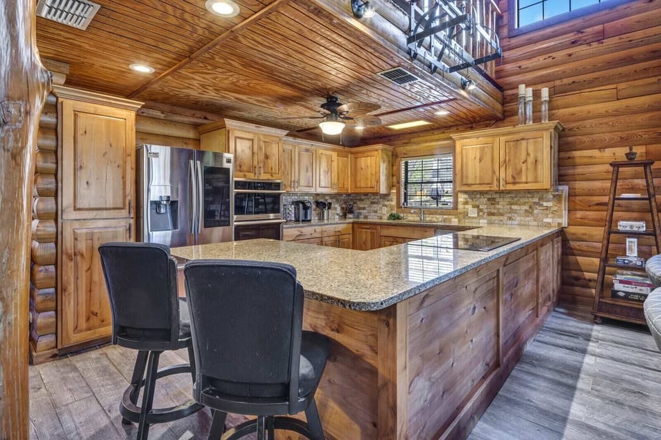 Fully stocked kitchen!