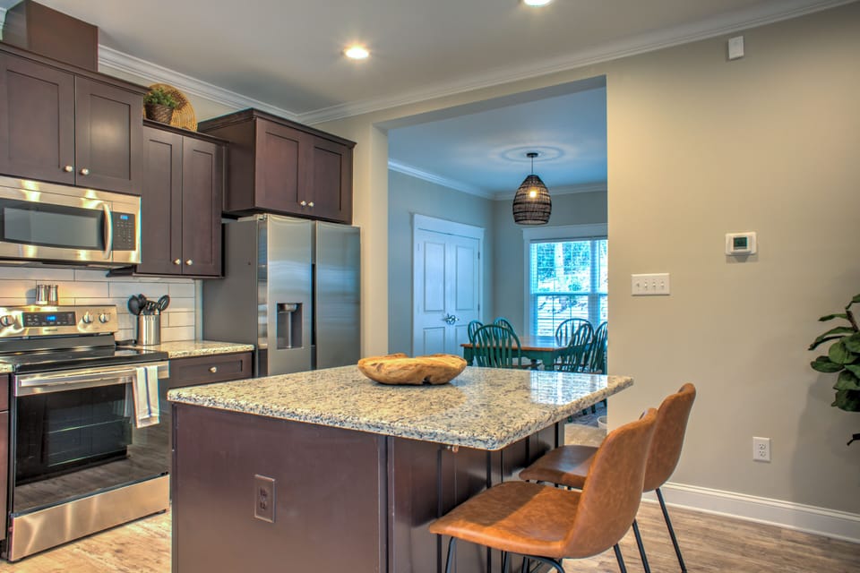 Breakfast Bar - Fully Equipped Kitchen