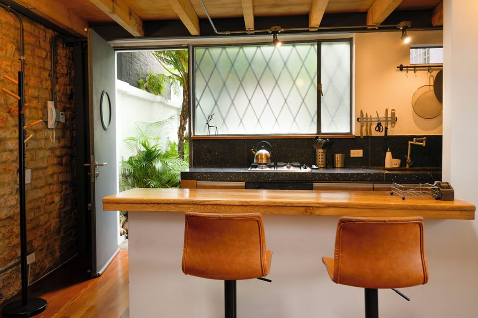 Barstulls and kitchen bar