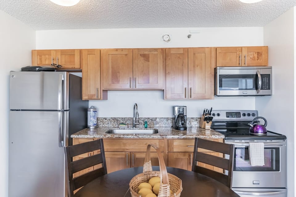 Microwave, Oven, Room, Indoors, Kitchen