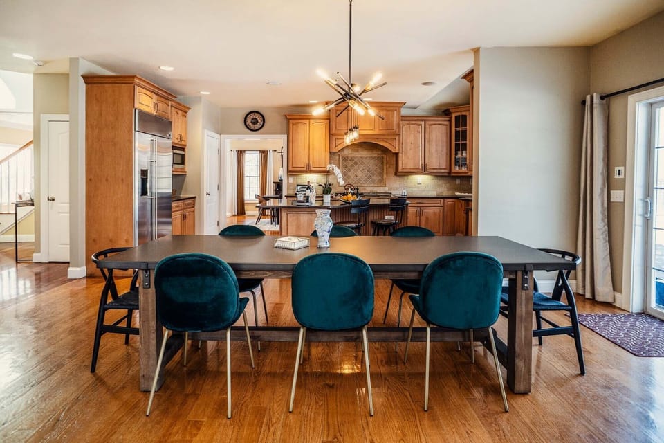 Eat-in Kitchen