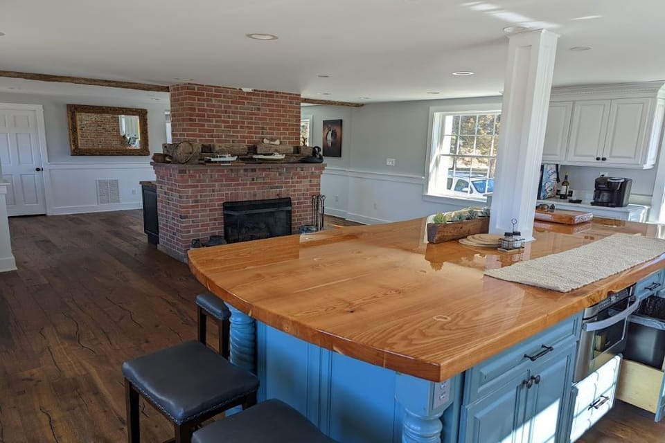 Gas Fireplace in the kitchen makes it nice and cozy. 