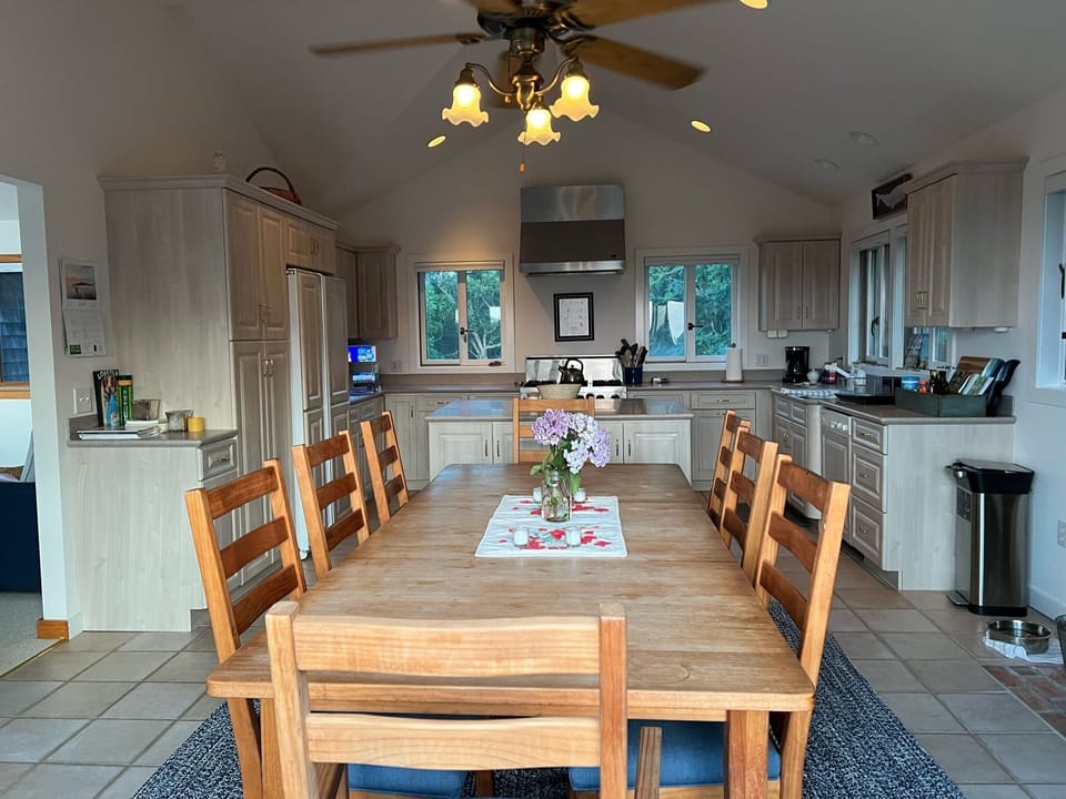 kitchen/dining