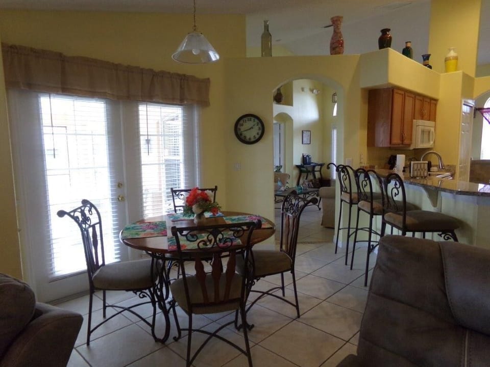 Breakfast Nook.jpg