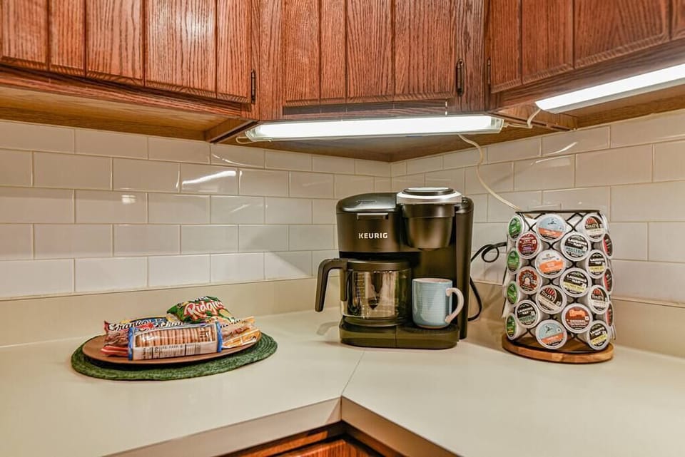 Complimentary coffee and snacks are waiting for you when you arrive! We have a regular coffee maker and Keurig.