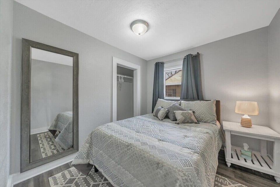 Bedroom 2 w/Full Size bed