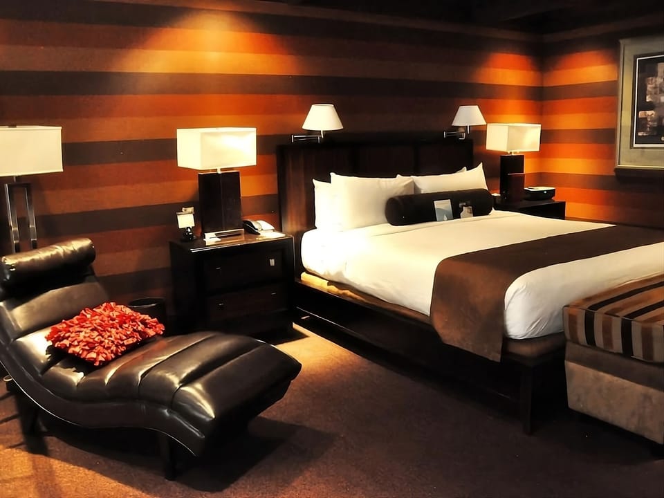 Recharge in cozy, amber tones with luxe bedside lighting.