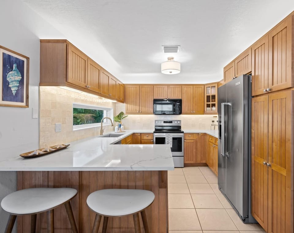 Kitchen / Breakfast Bar