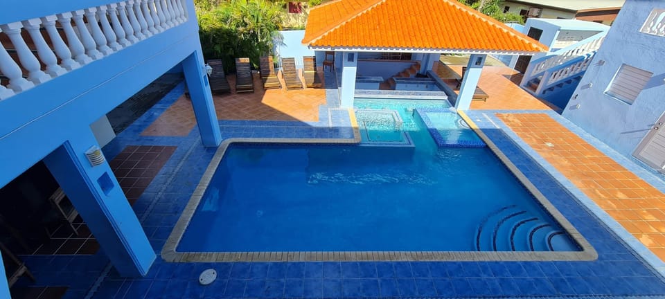Full pool from top