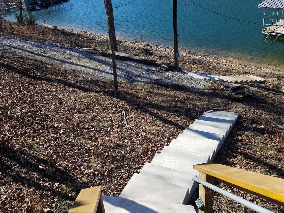 Stairs to the shoreline
Please Note: No Dock Usage