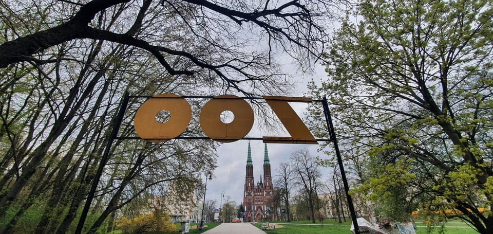 the Zoo is near the apartment