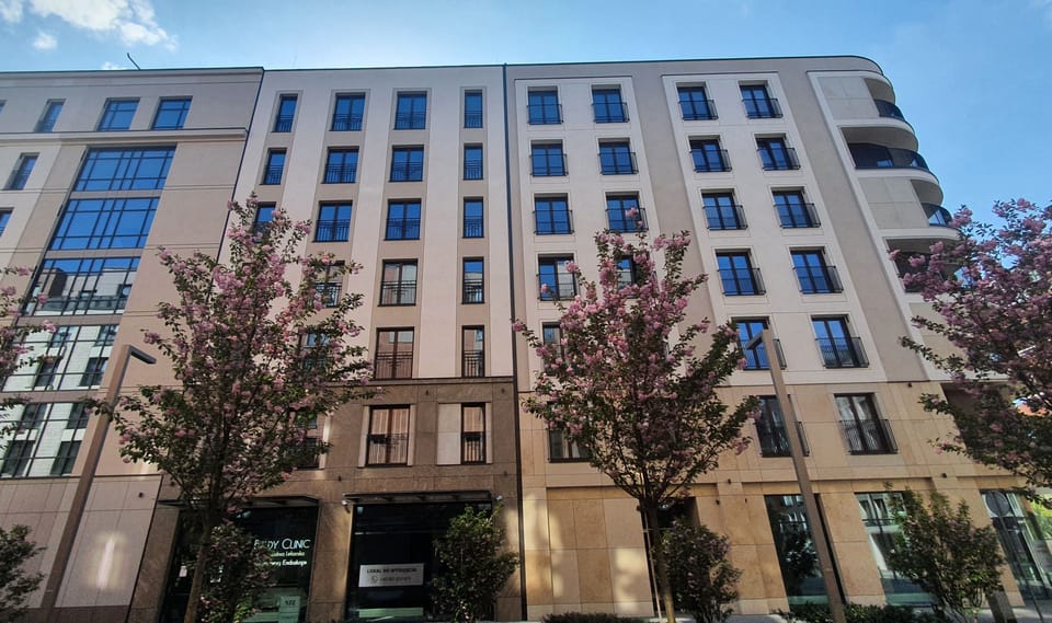 Front of buildings, where is located the apartment 