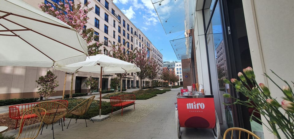 Front of buildings, where is located the apartment 