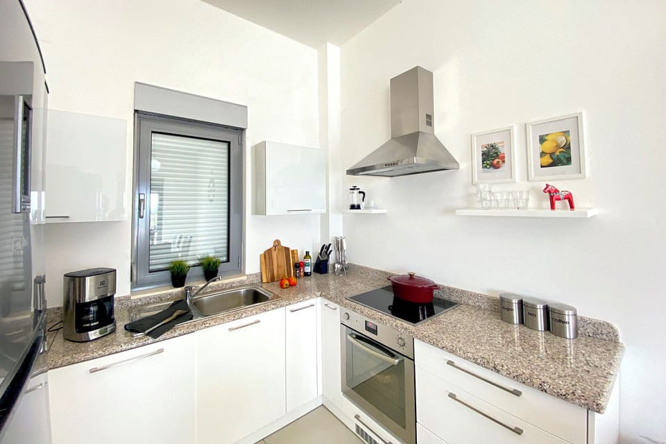 Kitchen with microwave, dishwasher & washing machine