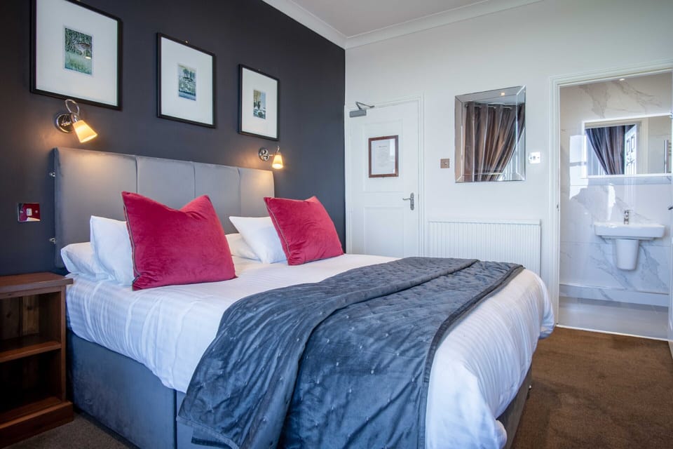 Deluxe Sea View Room with amazing views and king size bed