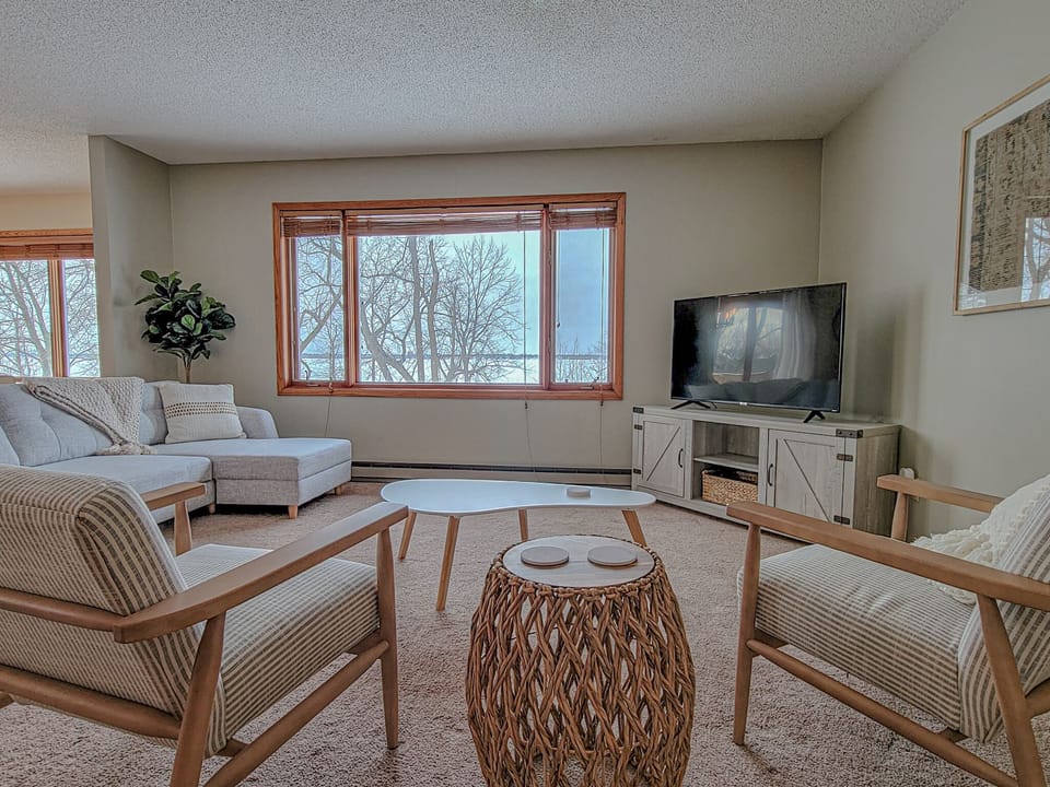 Lounge in the newly furnished rooms and watch your favorite show on the 55" tv!