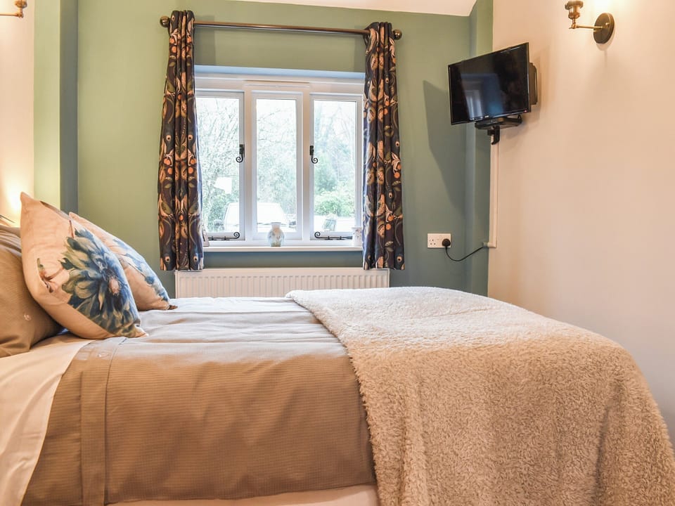 Double bedroom | Bramling Cross, Lulsley, Worcester