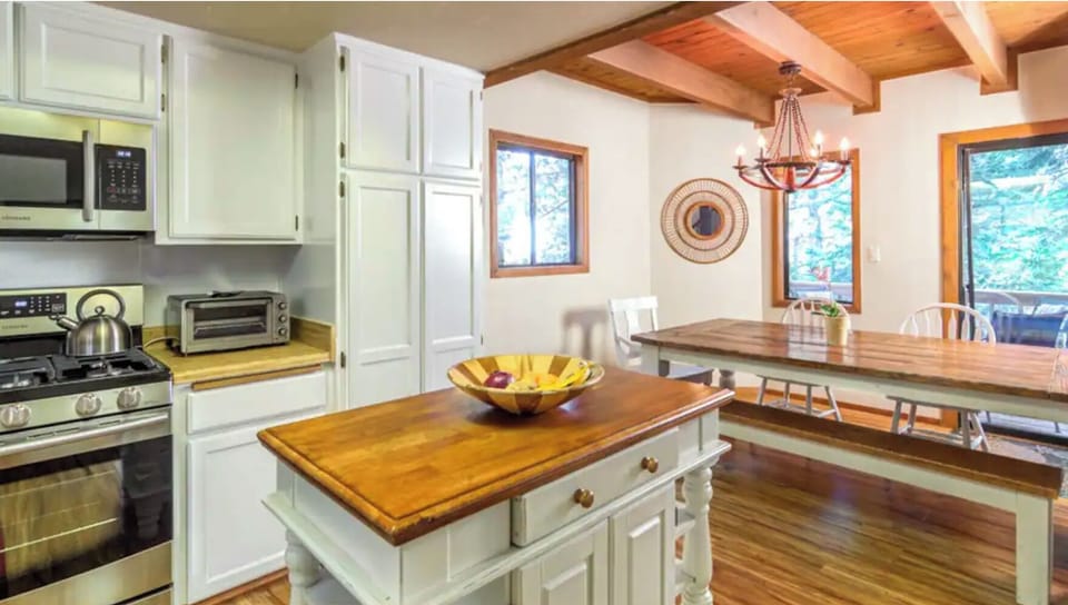 Full kitchen